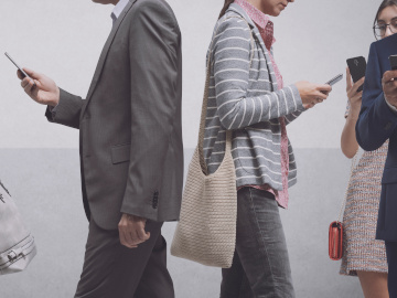 3 Things You Miss When You're Looking at Your Phone