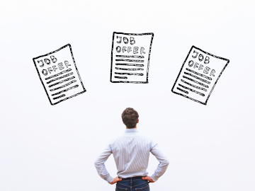 4 Questions to Ask Yourself When Evaluating Multiple Job Offers